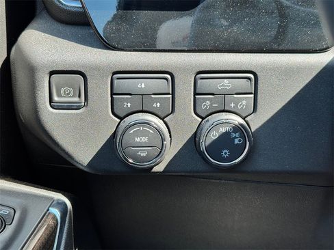 Used 2024 Chevrolet Silverado 3500 LT image 26