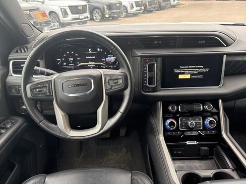 Used 2022 GMC Yukon XL Denali AWD/4WD image 11