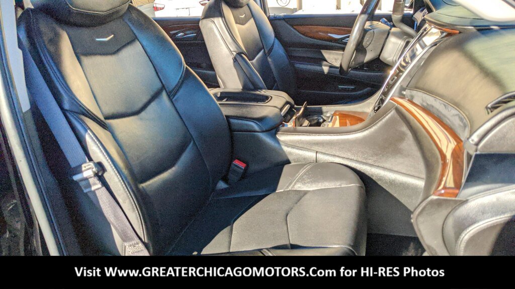 Used 2017 Cadillac Escalade ESV Luxury AWD/4WD image 19