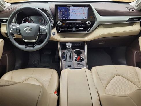 Used 2022 Toyota Highlander Platinum image 12