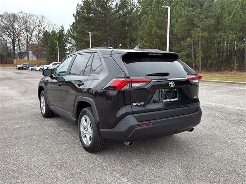 Used 2021 Toyota RAV4 XLE image 3