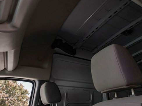 Used 2020 Nissan NV 2500 SV image 31