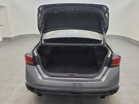 Used 2024 Nissan Altima 2.0 SR FWD image 29