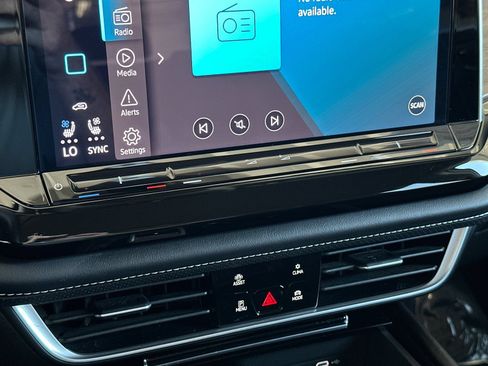 Used 2025 Volkswagen Atlas SE FWD image 19