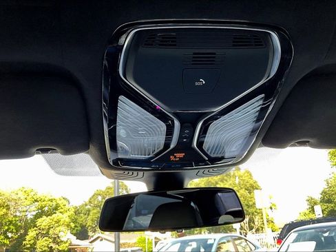 Used 2018 BMW 750i image 16