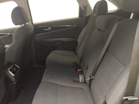Used 2019 Kia Sorento AWD w/ LX Convenience Package image 18