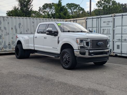 Used 2022 Ford F350 Lariat w/ Lariat Ultimate Package AWD/4WD image 3