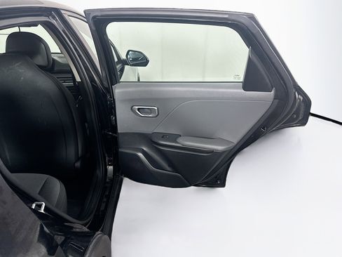 Used 2025 Kia K4 LXS image 31