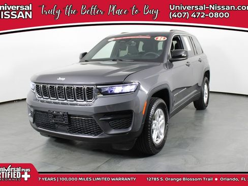 Used 2025 Jeep Grand Cherokee Laredo AWD/4WD image 1
