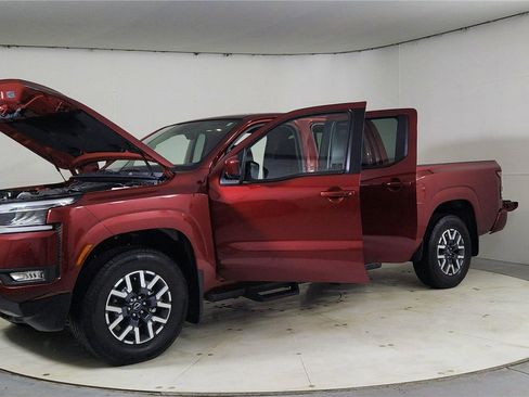 Used 2025 Nissan Frontier SL image 10