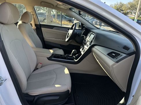 Used 2019 Hyundai Sonata SEL w/ Tech Package 02 FWD image 9