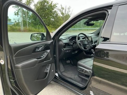 Used 2023 Chevrolet Traverse RS AWD/4WD image 15