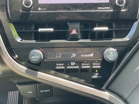 Used 2021 Toyota Camry SE FWD image 9