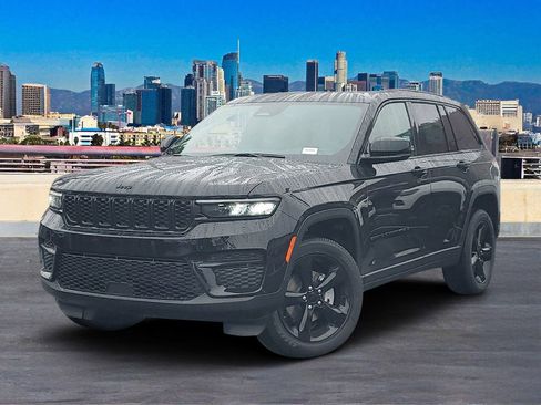 New 2025 Jeep Grand Cherokee Altitude image 2