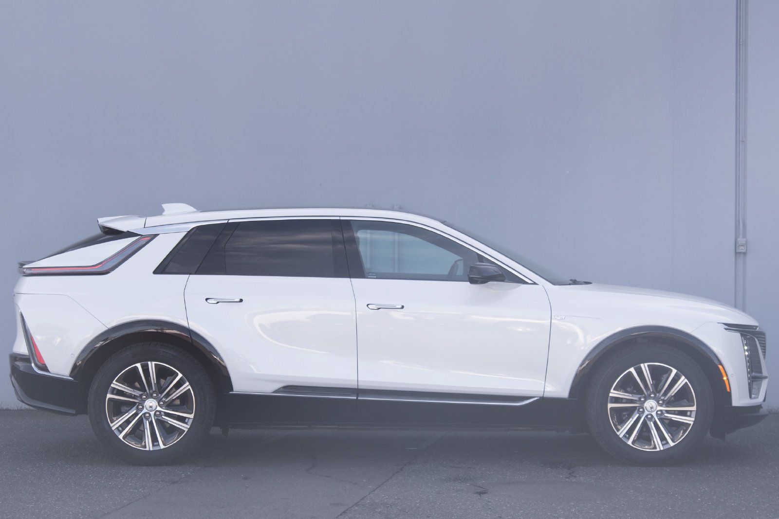 Used 2024 Cadillac Lyriq Luxury AWD/4WD image 28