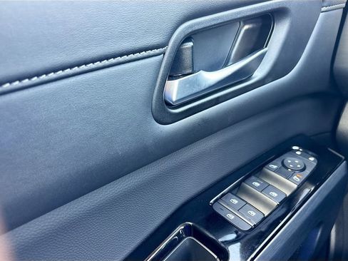 Used 2025 Nissan Pathfinder SL w/ Lighting Package (N92) image 18