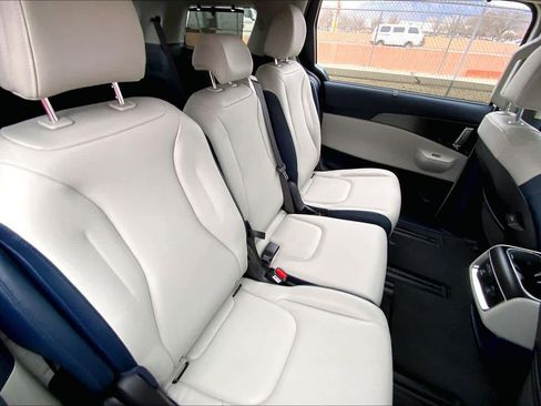 Used 2026 Kia Carnival SX w/ SX Dark Edition Package image 17