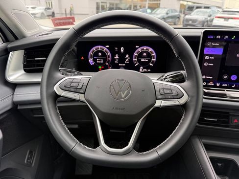 Used 2026 Volkswagen Tiguan SE w/ Panoramic Sunroof Package AWD/4WD image 33