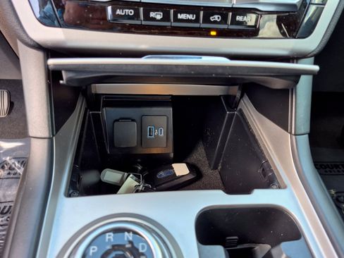 Used 2022 Ford Explorer XLT RWD image 27