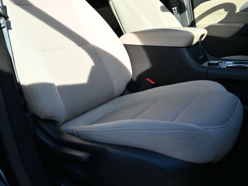 Used 2022 Chevrolet Traverse LT image 33