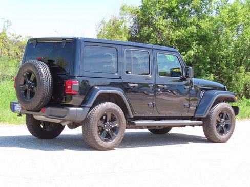 Used 2023 Jeep Wrangler Unlimited Sahara AWD/4WD image 3
