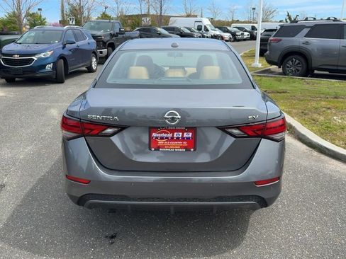 Used 2022 Nissan Sentra SV w/ SV Premium Package FWD image 6