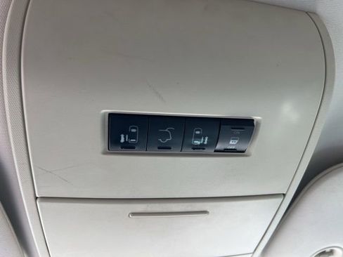 Used 2009 Chrysler Town & Country Touring image 18