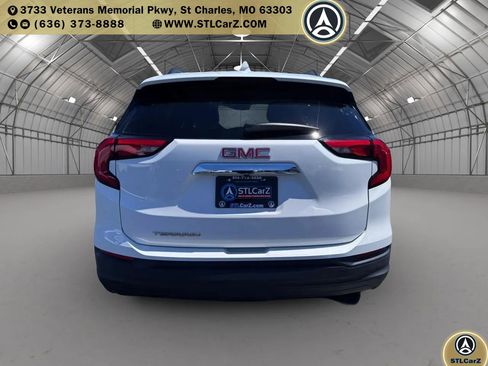 Used 2018 GMC Terrain SLE w/ Driver Convenience Package FWD image 4