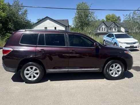 Used 2013 Toyota Highlander Plus AWD/4WD image 3