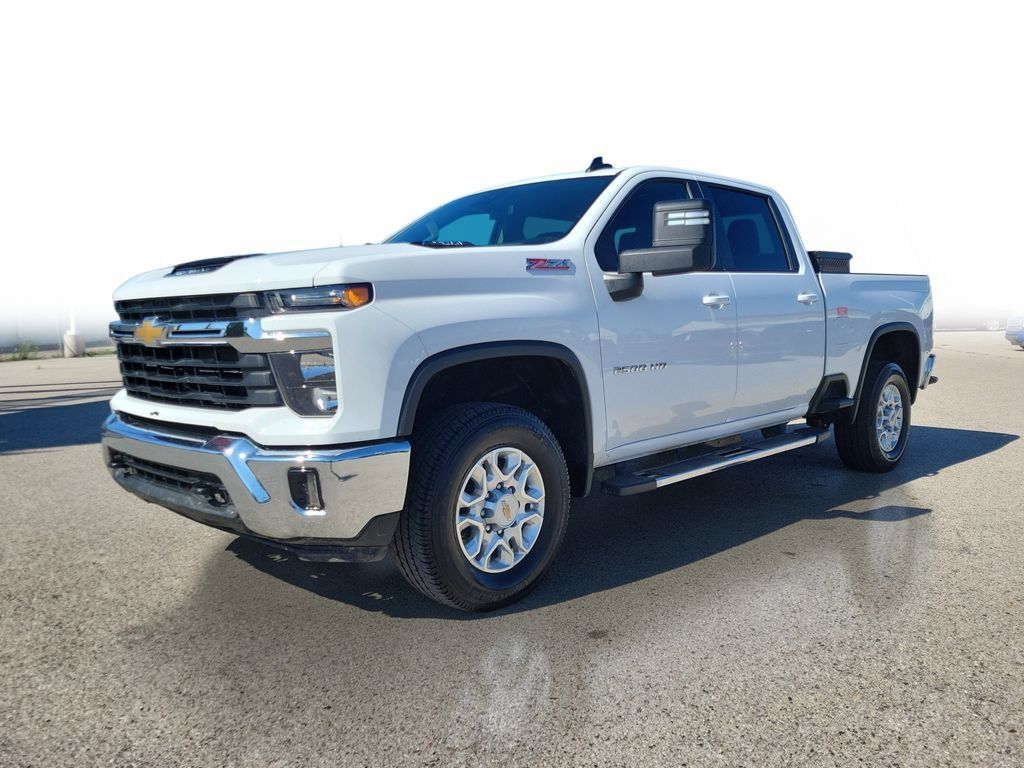Used 2025 Chevrolet Silverado 2500 LT AWD/4WD image 2