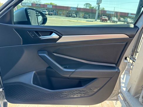 Used 2020 Volkswagen Jetta SE w/ SE Cold Weather Package FWD image 31