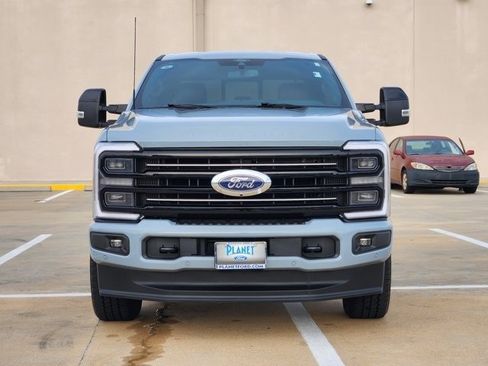 Used 2025 Ford F250 Platinum w/ FX4 Off-Road Package image 2