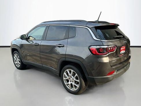 Used 2023 Jeep Compass Latitude AWD/4WD image 8