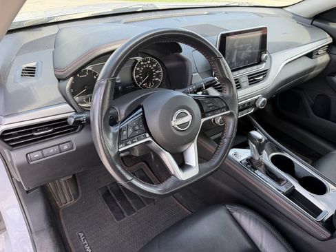 Used 2024 Nissan Altima 2.5 SR FWD image 14