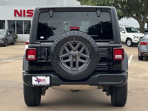 Used 2025 Jeep Wrangler Unlimited Sport AWD/4WD image 5
