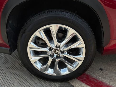 Used 2020 Toyota Highlander Limited FWD image 9
