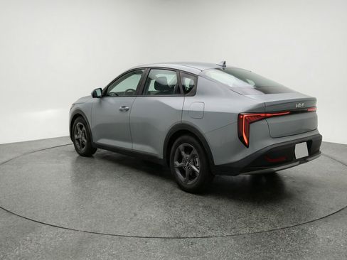 Used 2025 Kia K4 LXS image 6