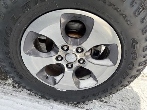 Used 2016 Jeep Wrangler Unlimited Sahara w/ Dual Top Group image 17