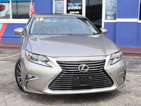 Used 2016 Lexus ES 350 w/ Premium Package w/Wood Trim FWD image 2