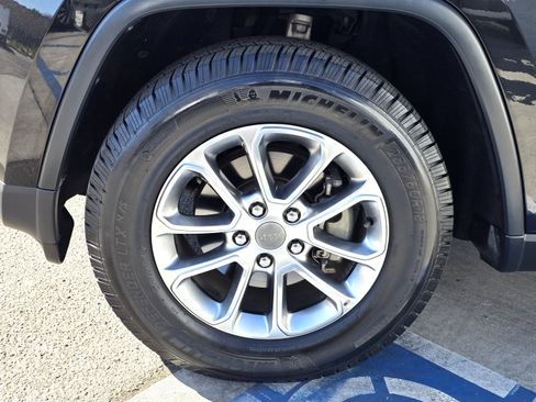 Used 2016 Jeep Grand Cherokee Limited AWD/4WD image 9