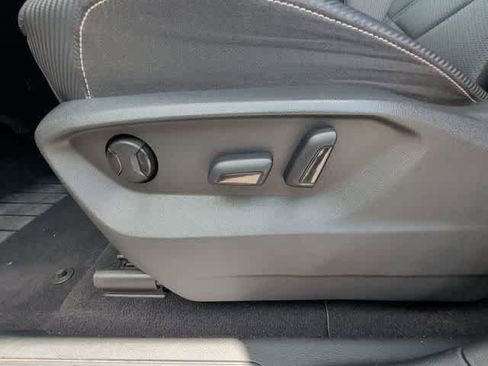 Used 2024 Volkswagen Atlas Cross Sport SE image 14