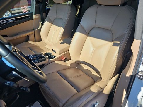 Used 2021 Porsche Macan Base image 19