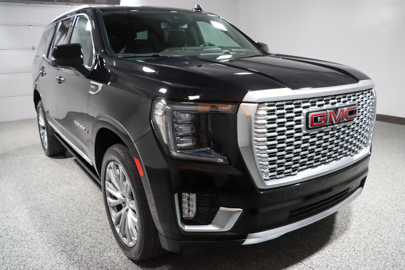 Used 2023 GMC Yukon Denali w/ LPO, Floor Liner Package AWD/4WD image 5