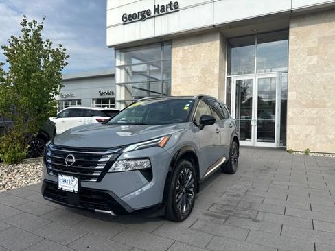 Used 2024 Nissan Rogue Platinum w/ Platinum Premium Package AWD/4WD image 3