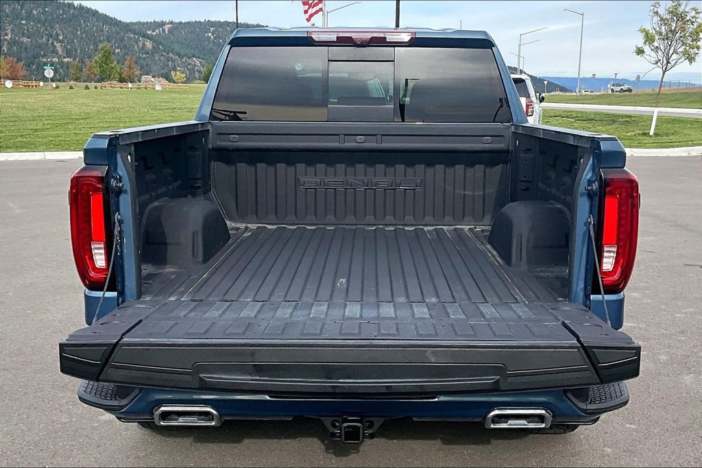 Used 2024 GMC Sierra 1500 Denali w/ Technology Package AWD/4WD image 18