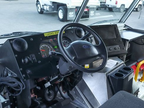 Used 2019 Ford E-450 and Econoline 450 Super Duty image 16