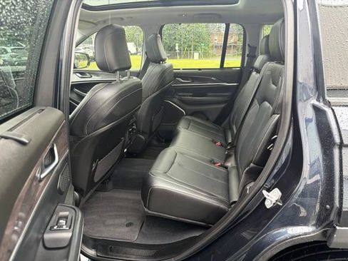 Used 2022 Jeep Grand Cherokee Limited 4xe w/ Luxury Tech Group II AWD/4WD image 16