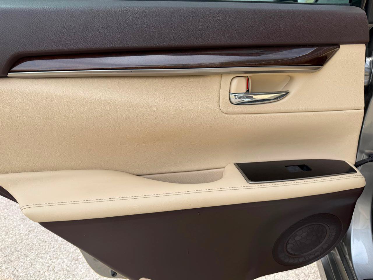 Used 2016 Lexus ES 350 w/ Premium Package w/Wood Trim FWD image 17
