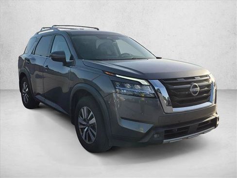 Used 2022 Nissan Pathfinder SL FWD image 3