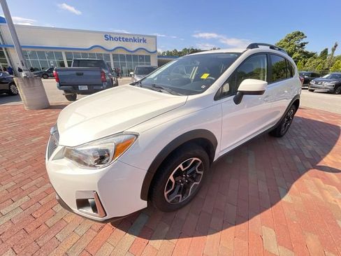 Used 2017 Subaru Crosstrek 2.0i Premium AWD/4WD image 25